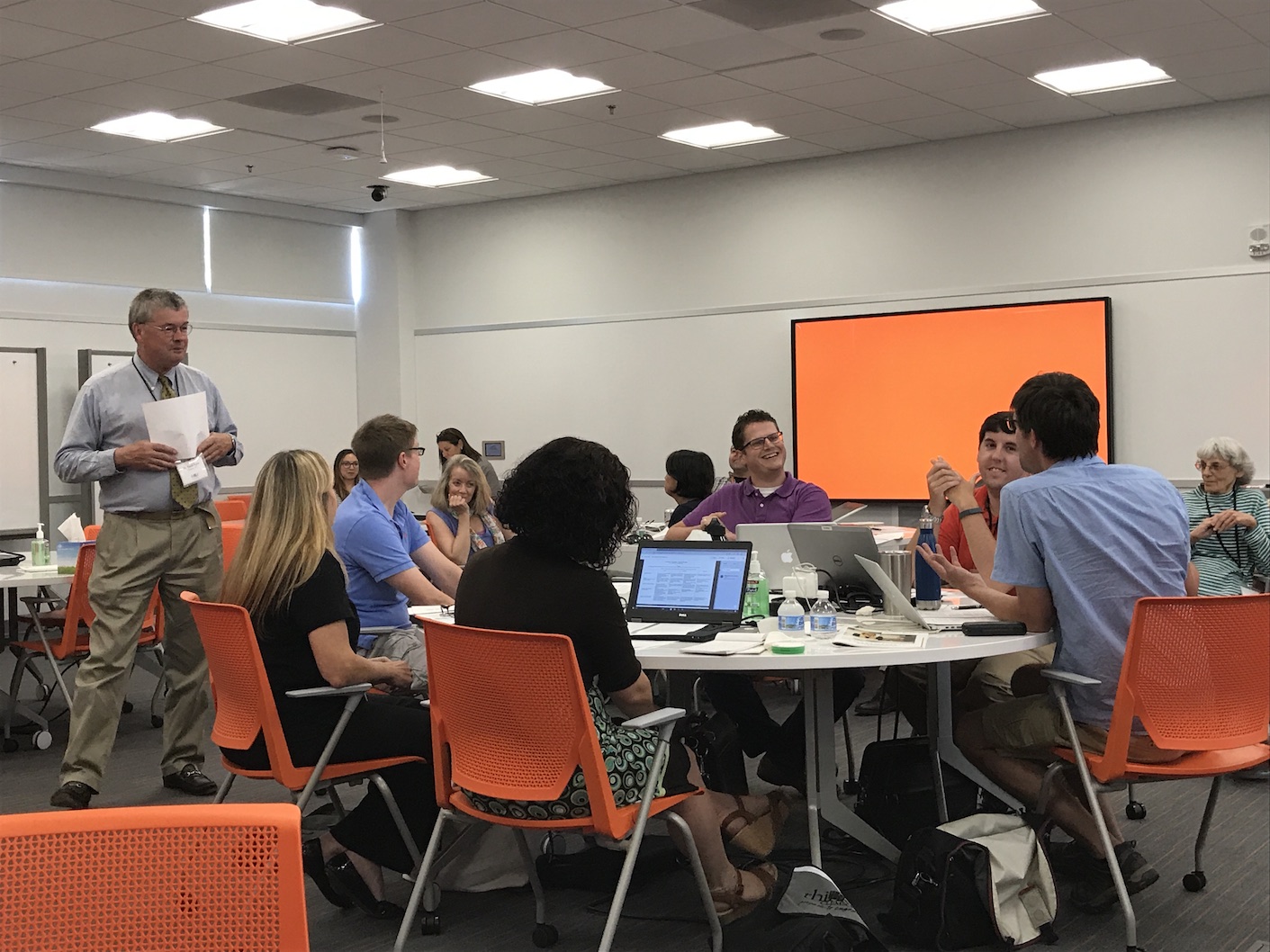 David Knox leads group critical thinking exercise at the Faculty Institute 2017