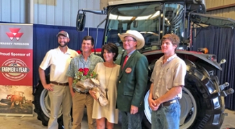 Kevin Yon accepts farmer of the year award
