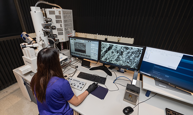 female researcher using the electron microscopy facility
