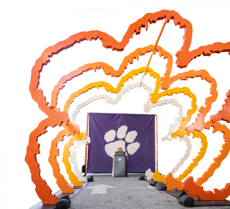 An ombre multi-layered Tiger Paw arch leads to Howard's Rock in front of a Tiger Paw backdrop.