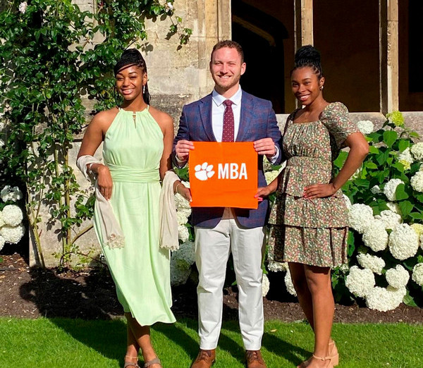 Study abroad students holding tiger rag.
