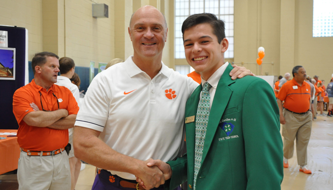 cafls tailgate president clements shaking hands with 4-H student