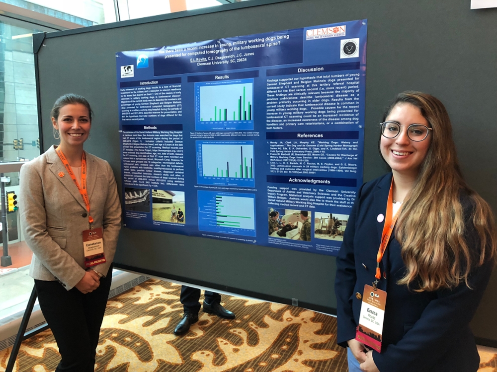 Connie Dragicevich and Emma Rovitz presenting their research poster at the 2018 joint scientific conference of the American College of Veterinary Radiology and the International Veterinary Radiology Association.