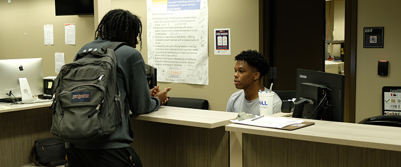 A student talking to a student consultant at the support center.