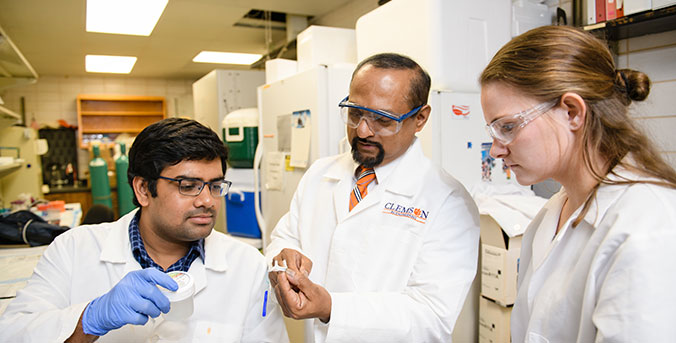 Vyavahare in lab with two students