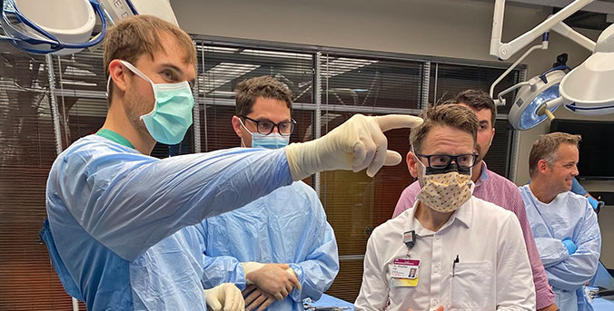 Doctors inside Steadman Hawkins lab