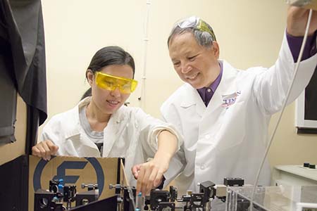 Dr. Gao and graduate student in lab, Bioengineering