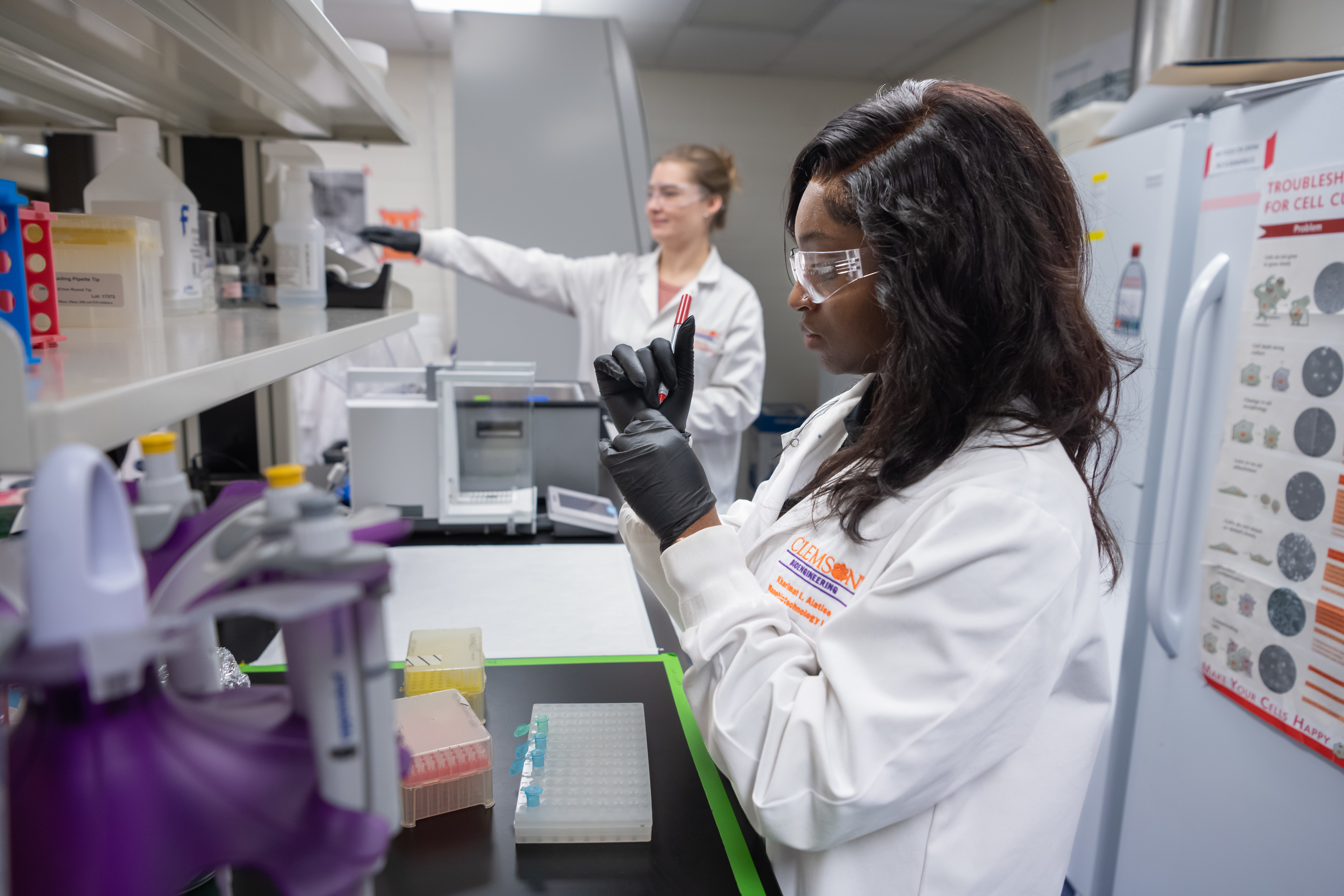 Bioengineering students working together in lab at Clemson