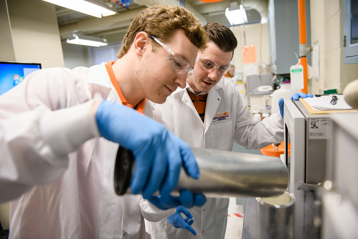 Eric Davis with grad student in lab.