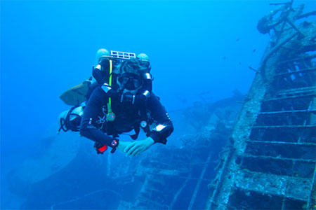 roat on diving trip