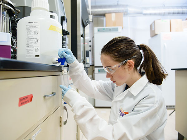 Student  starting off in the lab her first year.