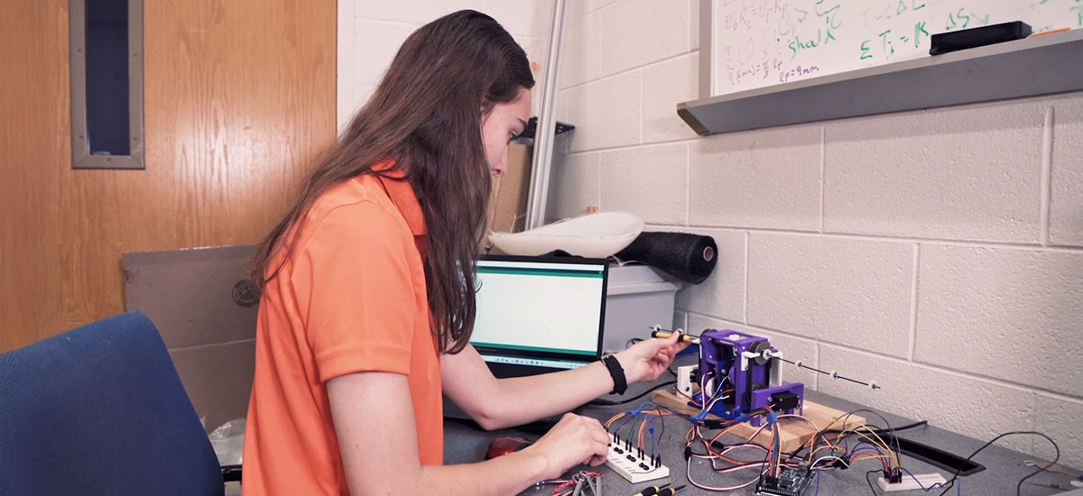 Students in lab working on Thorne Project