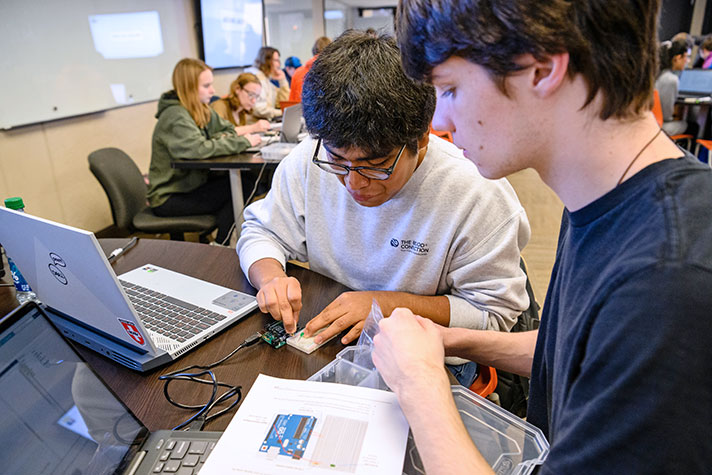 Student working together in Arduino lab class