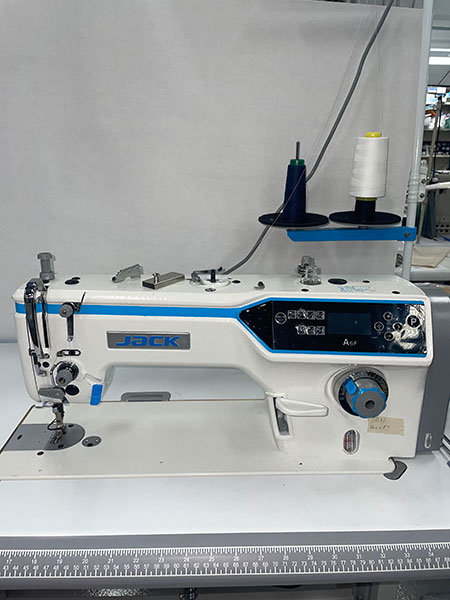 Singleneedle sewing machine