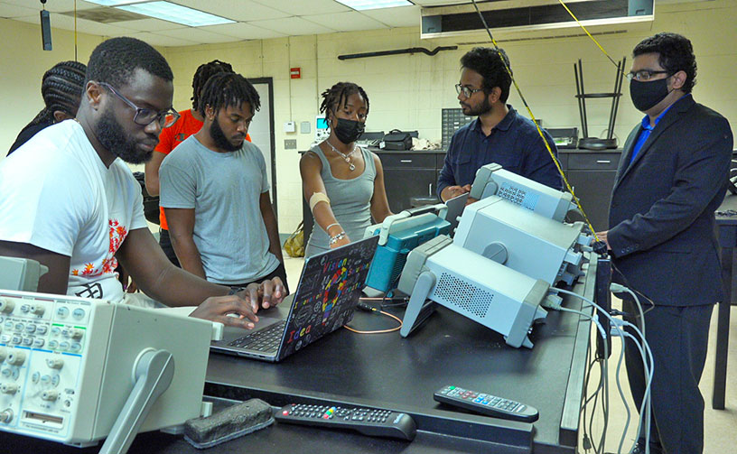 Benedict students working inside lab