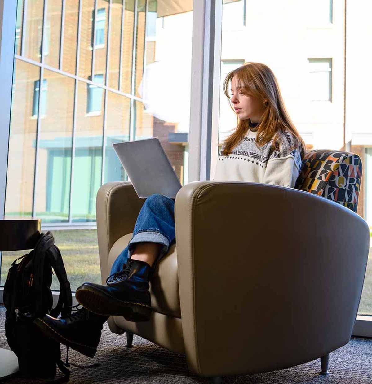 Honors student Faith Kosior studying in the Honors Center. 