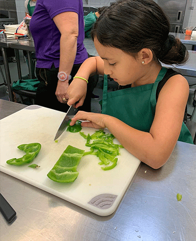 girl-cutting-peppers.png