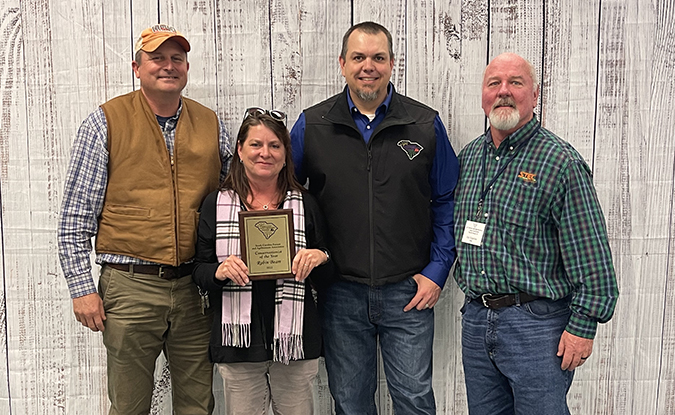 attendees posing with award during the farmer and agribusiness state convention