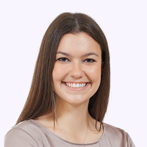 Headshot of young woman (Lauren Saverino)