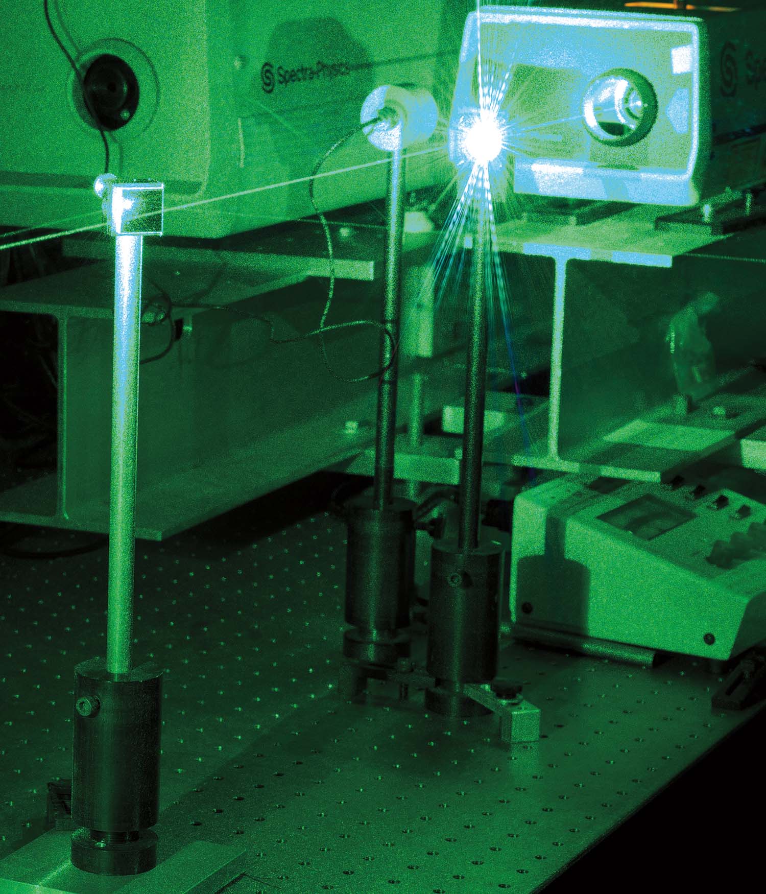 Laser beam, green, in lab