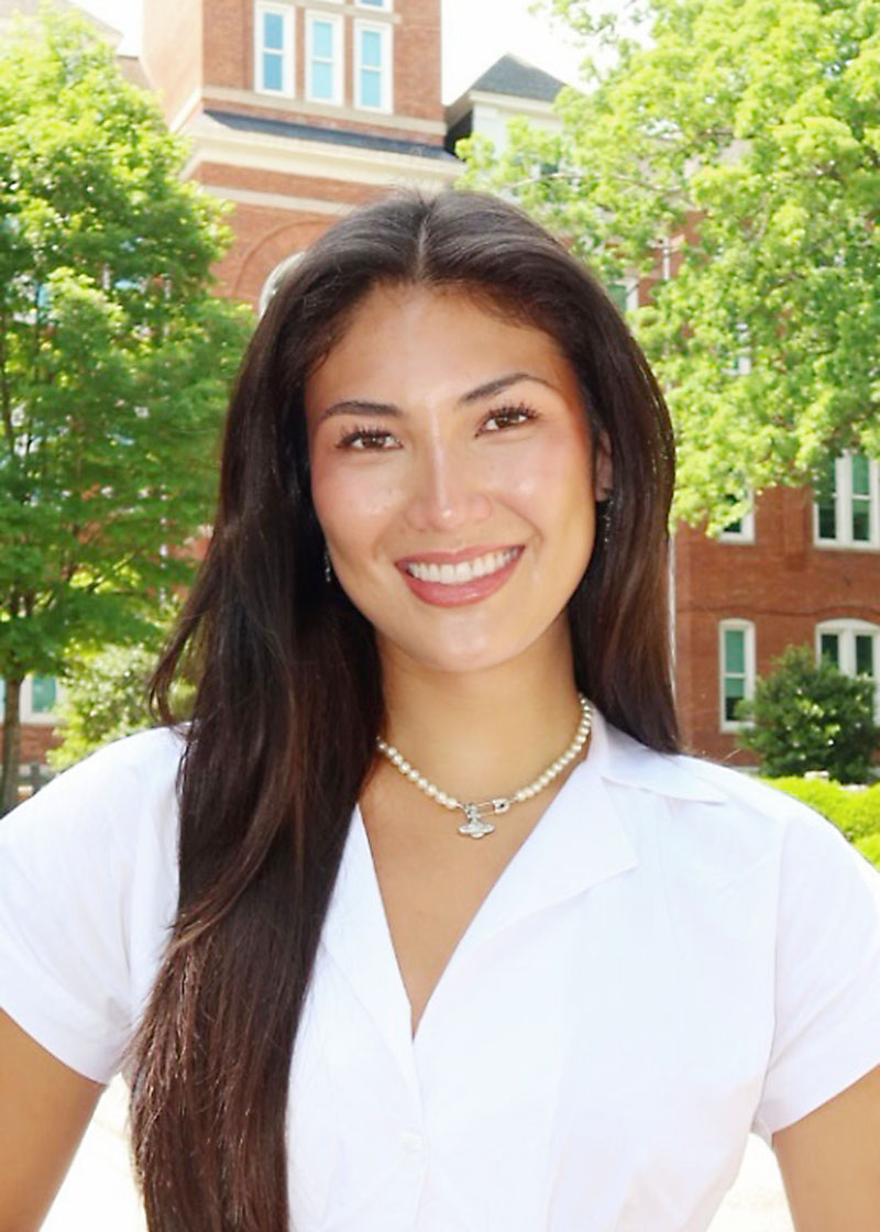 Headshot of Mia Pistone.