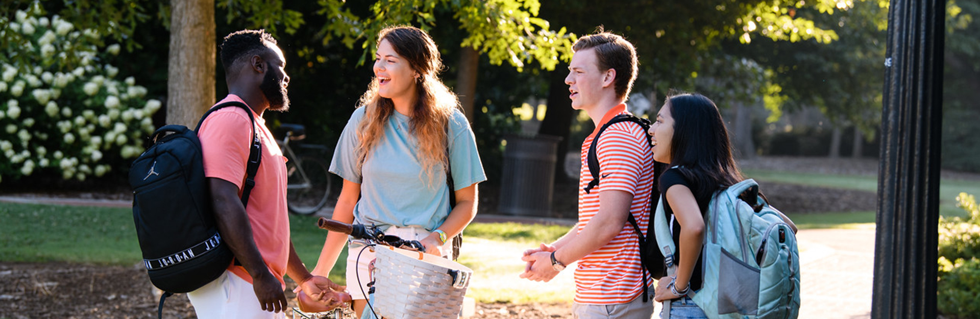 Students enjoying a conversation in Campus