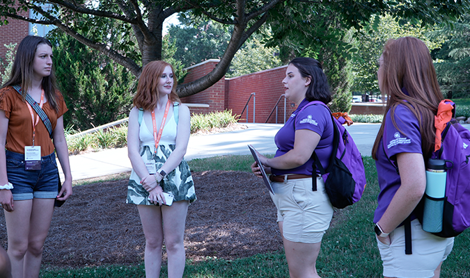 Student interacting with Orientation Ambassadors